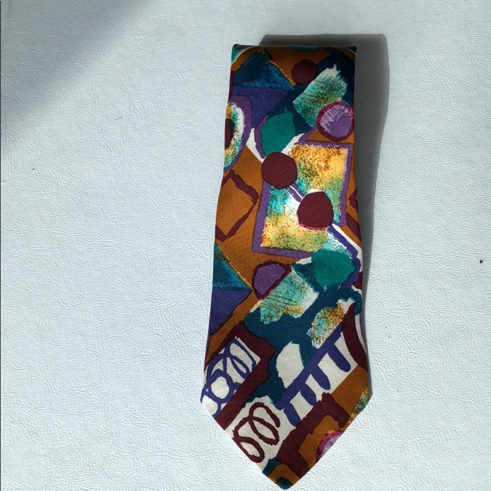Guy Laroche Vintage 💯% Silk Tie. Multi-Colored